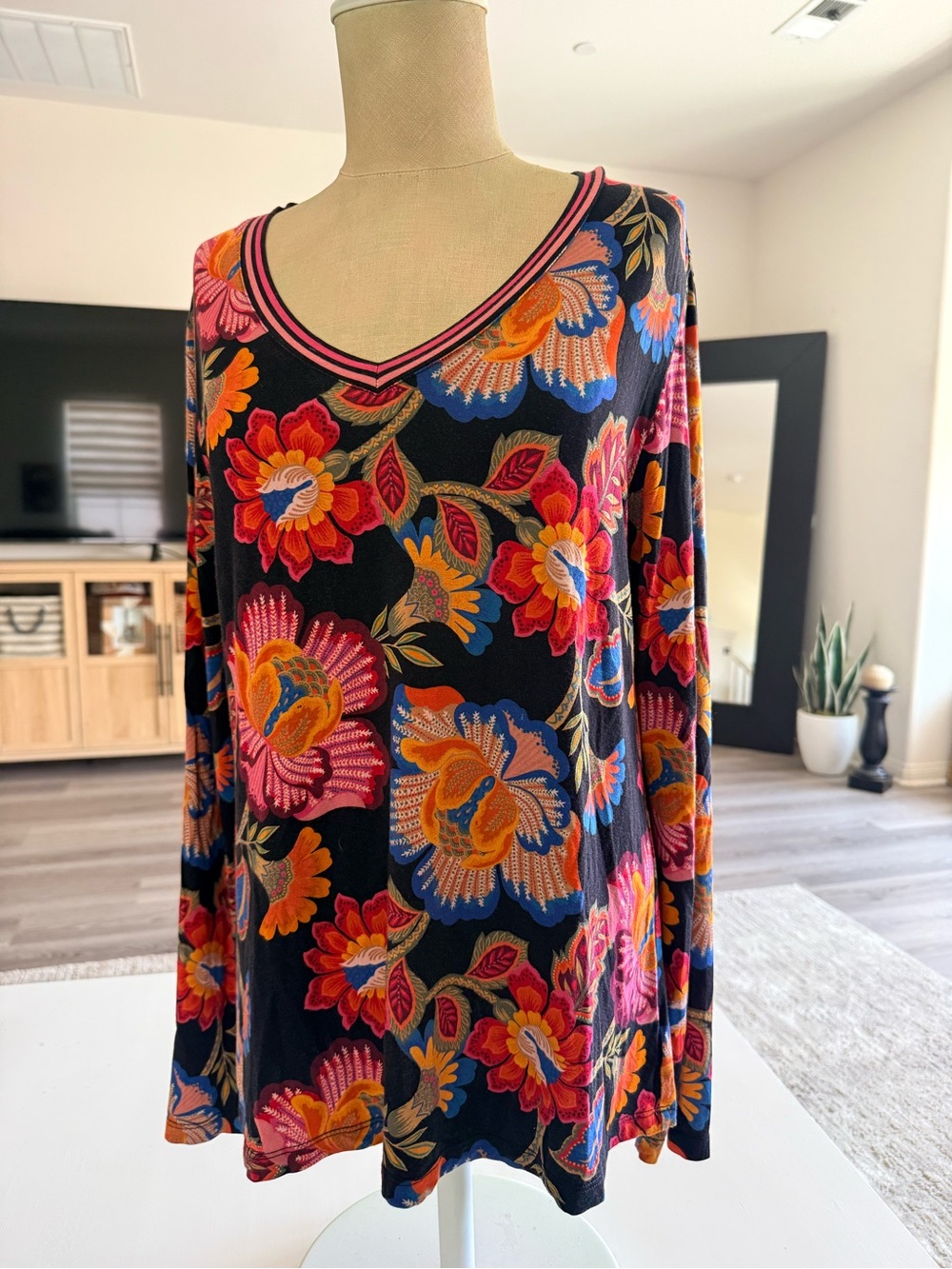 JOHNNY WAS Women's The Janie Favorite long sleeve vneck tee floral
